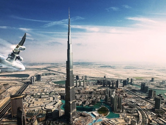 Самолет над Дубаи
