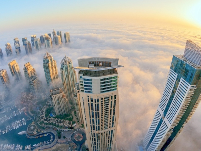 Густой туман в Дубаи