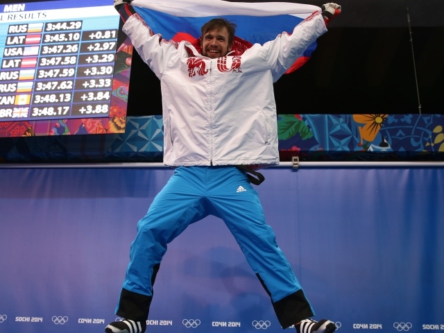 Обладатель золотой медали в дисциплине скелетон Александр Третьяков