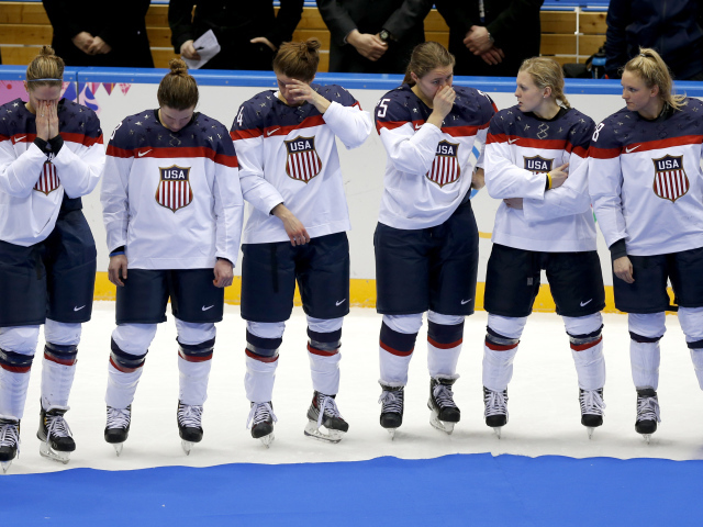 Американские хоккеистки серебряные медалистки на олимпиаде в Сочи 2014 год