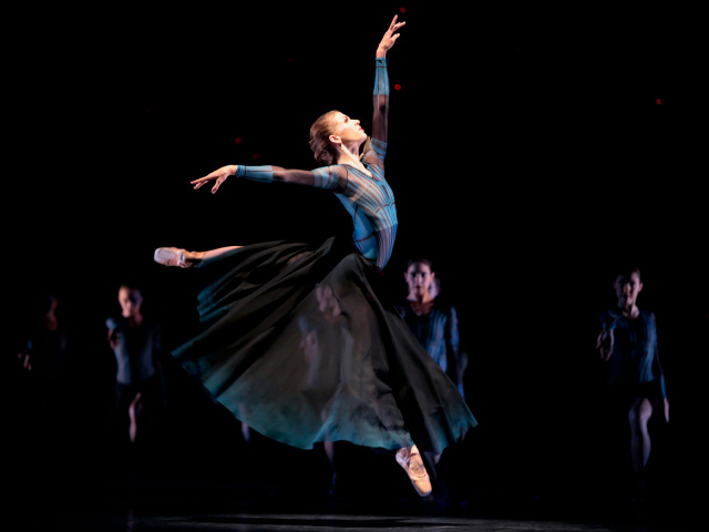 Балерина в театре