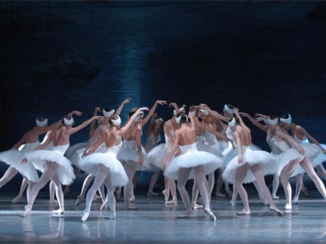Балерины на сцене