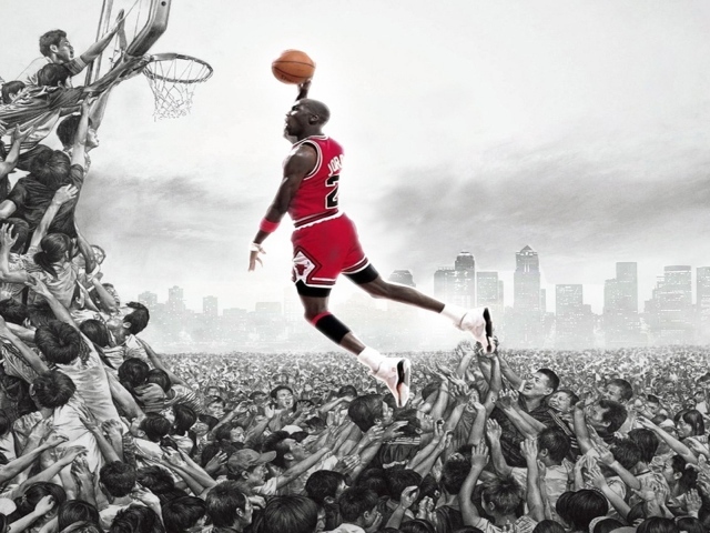 Баскетболист кидает мяч в корзину