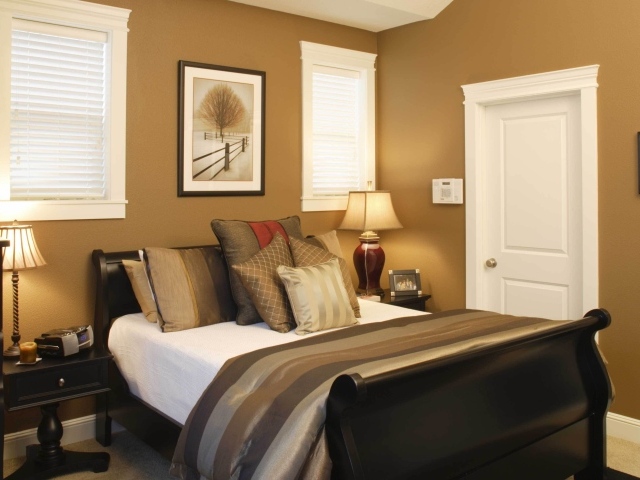 Кровать в спальне