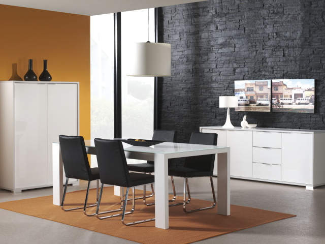 Черная стена в столовой