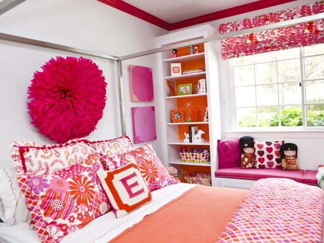 Яркая спальня для подростка