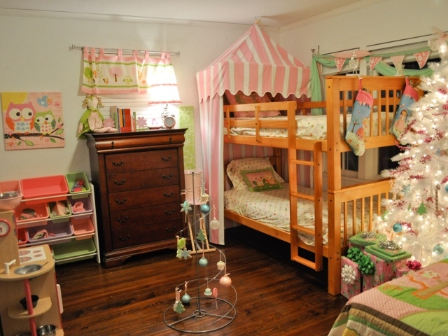 Двухэтажная кровать в детской