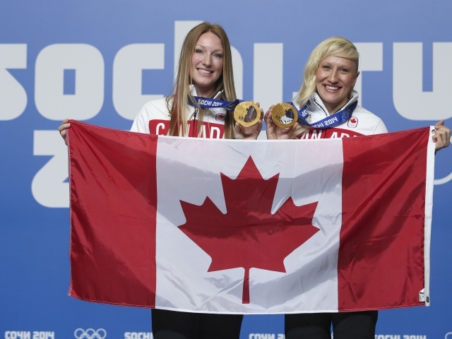 Канадская бобслеистка Хезер Мойс обладательница золотой медали