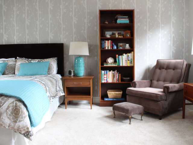 Кресло в спальне