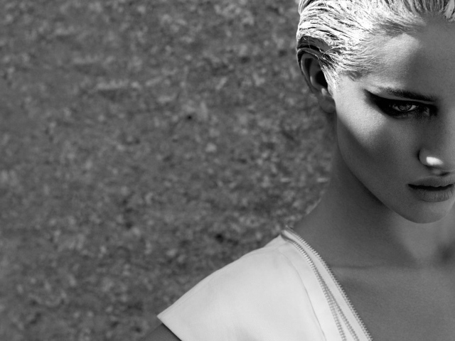 Очаровательная модель Роузи Хантингтон-Уайтли