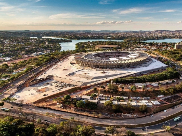 Стройка нового стадиона Чемпионата Мира по футболу в Бразилии 2014