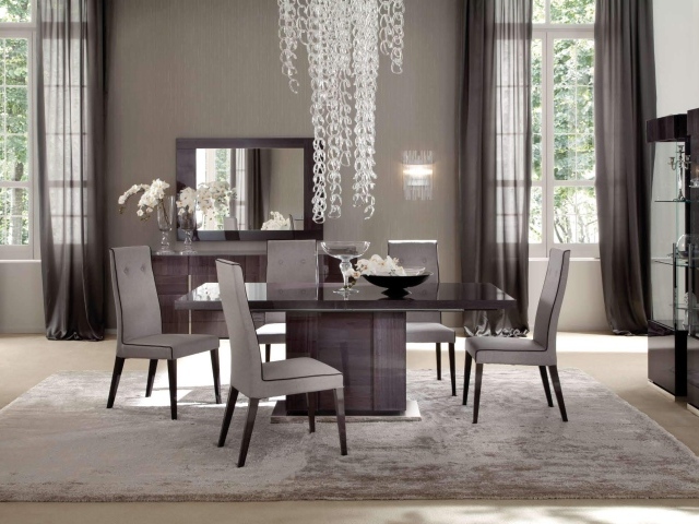 Декоративная люстра в столовой