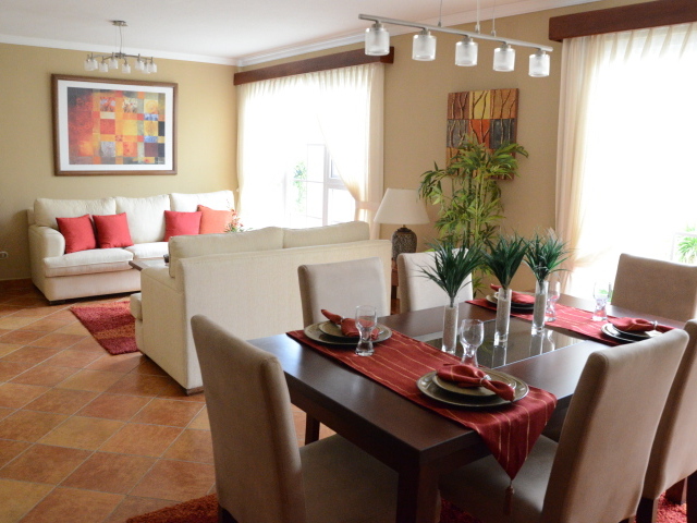 Столовая в большой комнате