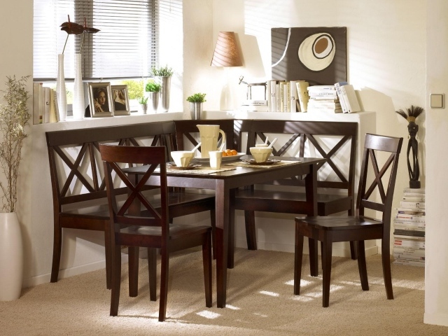 Столовая с уголком