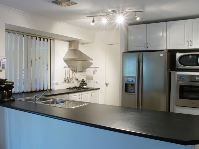 Направленная подсветка на кухне