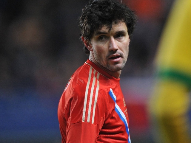 Полузащитник Динамо Юрий Жирков на поле