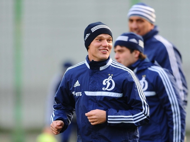 Нападающий Динамо Александр Кокорин с коллегами