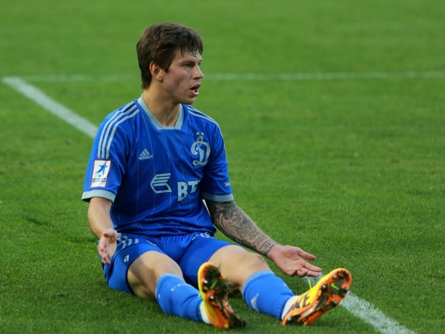 Нападающий Динамо Федор Смолов на поле