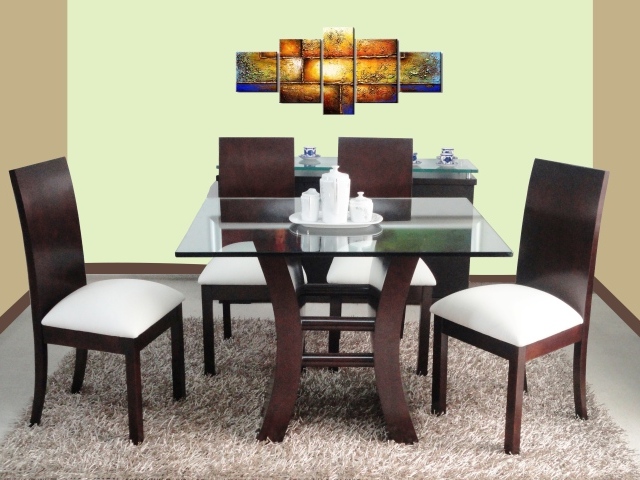 Пушистый ковер в столовой