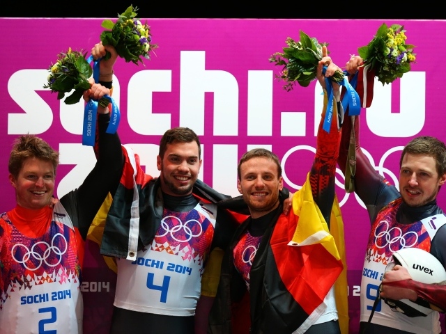 Немецкие саночники Тобиас Арльт и Тобиас Вендль обладатели золотых медаль