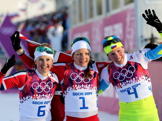 Обладательница золотой медали в дисциплине лыжные гонки Майкен Касперсен Фалла из Норвегии