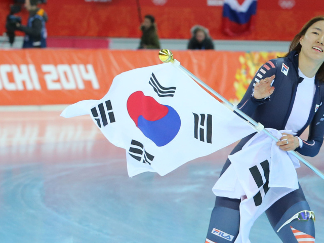 Обладательница золотой медали в дисциплине скоростной бег на коньках Санг-Хва Ли на олимпиаде в Сочи