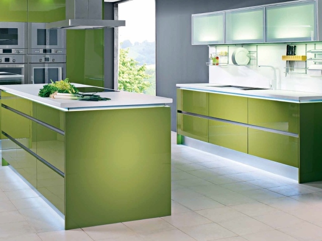 Зеленое оформление кухни