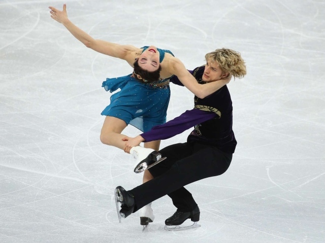 Обладатели золотой и серебряной медали в фигурном катании Чарли Уайт и Мэрил Дэвис на олимпиаде в Сочи из США