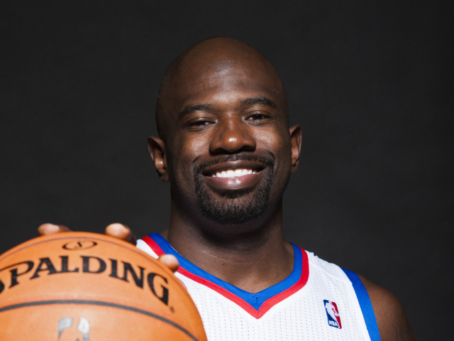 Джейсон Ричардсон с баскетбольным мячом