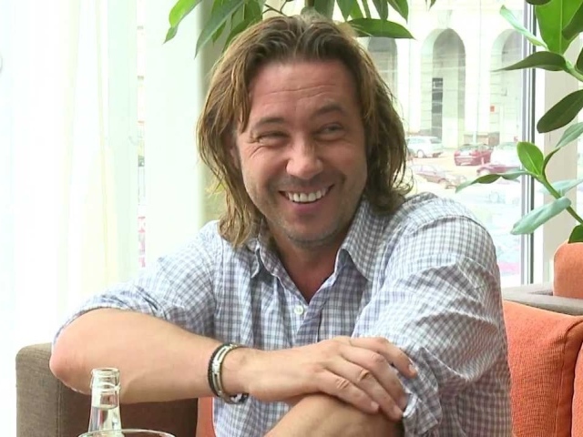 Легендарный футболист Александр Мостовой