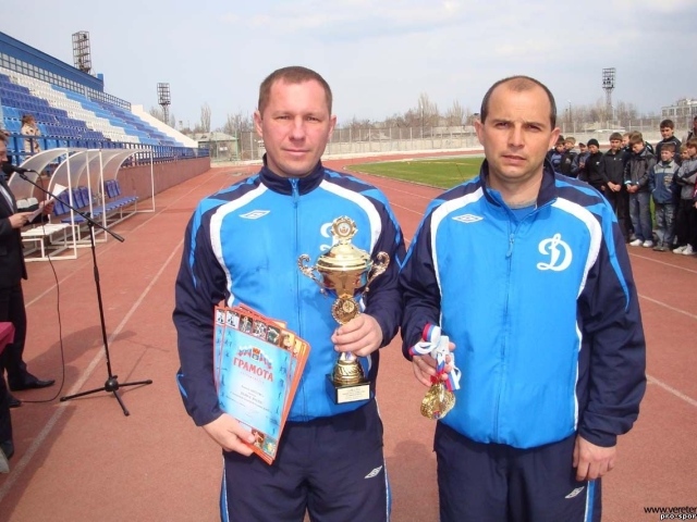 Легендарный футболист Олег Веретенников с кубком