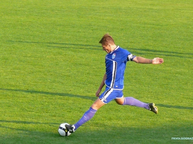 Легендарный футболист Олег Веретенников на поле