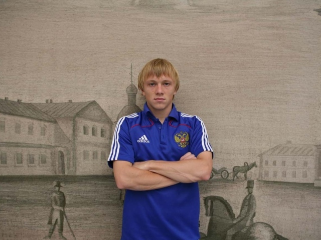 Защитник Локомотива Ренат Янбаев