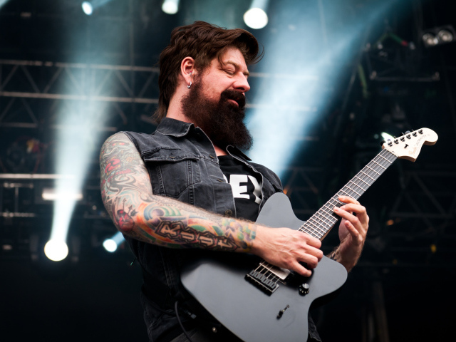 Музыкант с тату