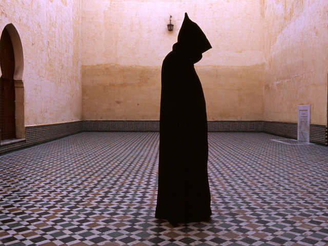 Фотография Женщина в черном