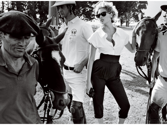 Фотография девушка с лошадьми