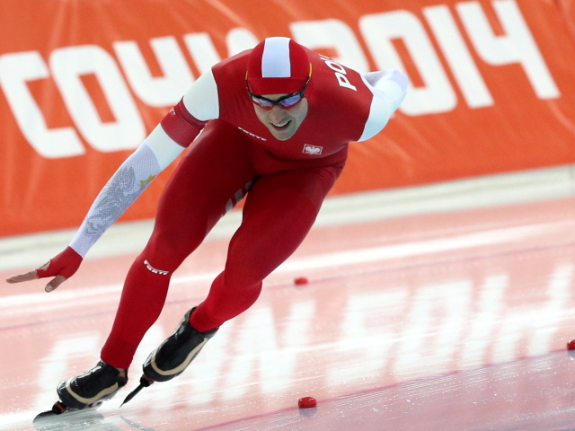 Обладатель золотой медали польский конькобежец Збигнев Брудка 