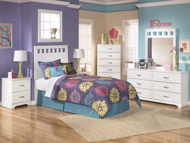 Сиреневый и голубой тона в оформлении детской