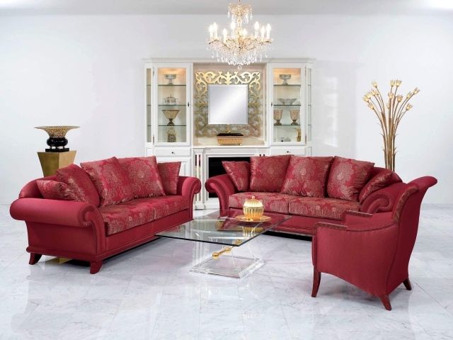 Красная мебель в гостиной