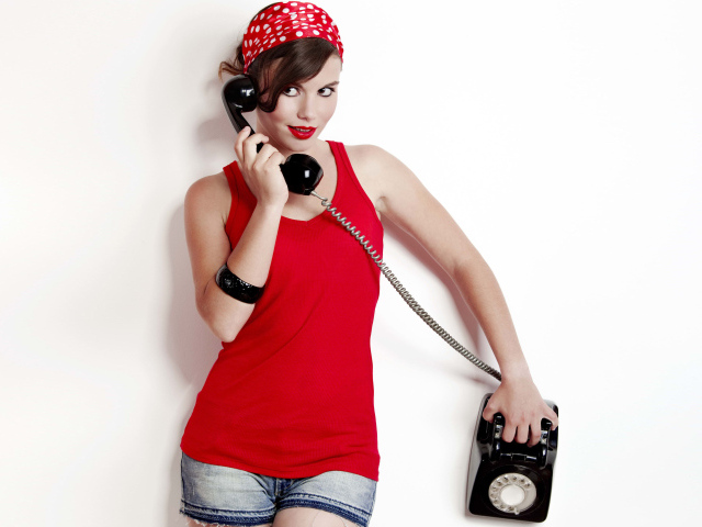 Ретро девушка в шортах