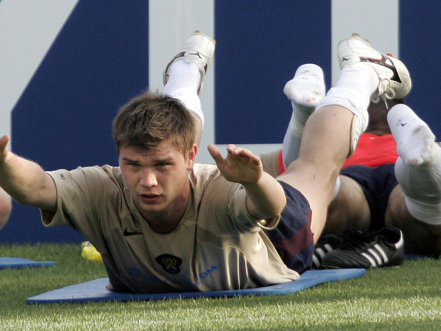 Игрок сборной России Марат Измайлов на тренировке