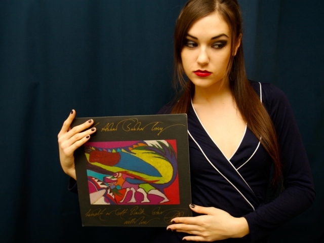 Саша Грей макияж с красной помадой