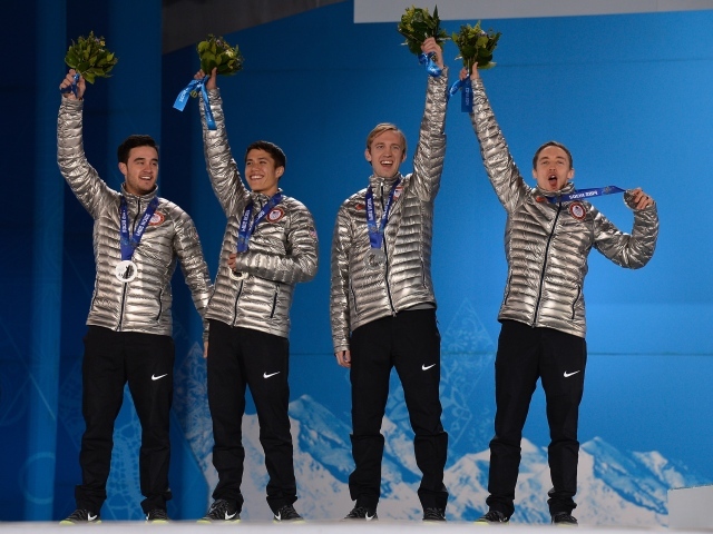 Обладатель серебряной медали американский шорт-трекист Джордан Мэлоун на олимпиаде в Сочи