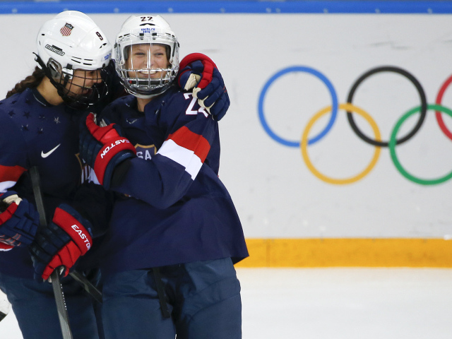Обладательницы серебряной медали женская хоккейная сборная из США