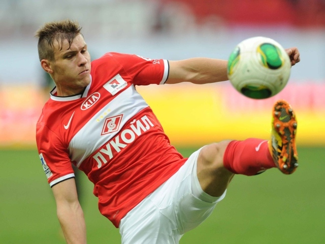 Капитан Спартака Сергей Паршивлюк в атаке