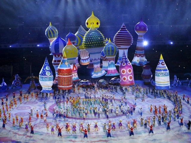 Собор Василия Блаженного как часть шоу на открытии Олимпиады в Сочи