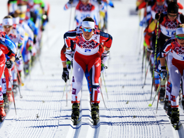 Старт соревнований по лыжным гонкам на Олимпиаде в Сочи
