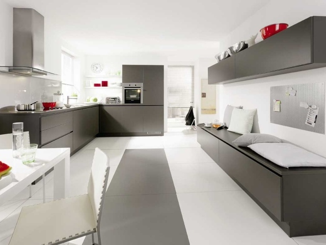 Строгие линии в дизайне кухни
