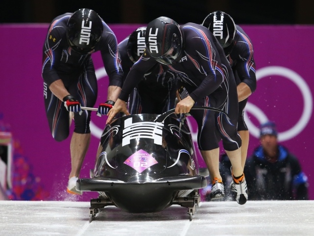 Обладатели бронзовой медали сборная США бобслеисты олимпиада  в Сочи