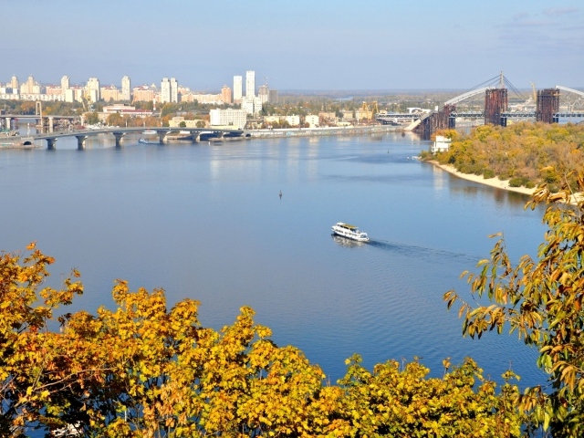 Вид на Киев ясным днем